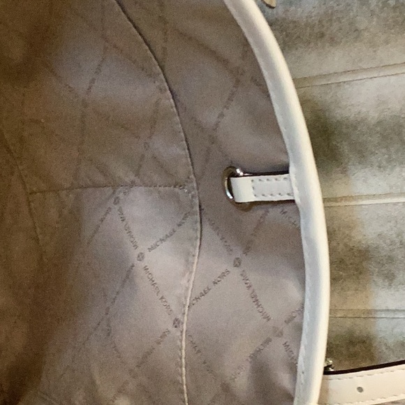 Michael Kors LIKE NEW Jet Set Traveler, Ret. $368 - Picture 7 of 11